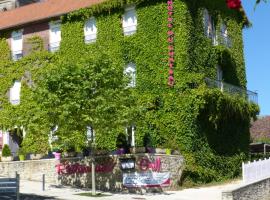 Hôtel du Château, hotel con estacionamiento en Alvignac