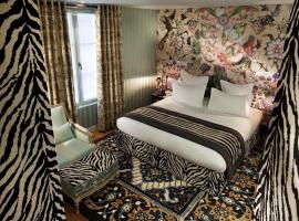 Hotel du Petit Moulin, hotel near Temple Metro Station, Paris