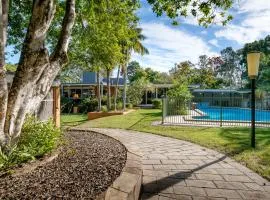 Spacious Hideaway Retreat, Brookfield, Brisbane