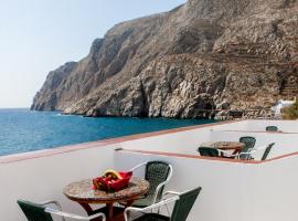 Irini's Rooms Fteoura, hotel in Kamari