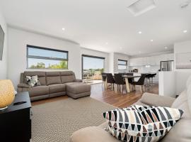 Rosewater Townhouses Dromana, Cottage in Dromana