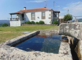 Casas da Loureira - Casa do António e Pascoal – hotel z parkingiem w mieście Gondarém