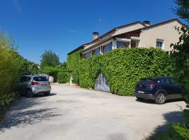 Gîte Mercues, hotel with parking in Mercuès