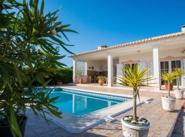 Casa Naboo - Sunny Holiday Home with Pool, hotel v destinaci Aljezur
