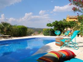 Arianel.la B&B Penedes, hotel with pools in Torrellas de Foix