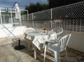 Joli studio calme avec terrasse, hôtel à Nice près de : Villa Arson École Nationale Supérieure d'Art