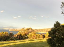 Convict Beach Coastal Retreat, country house in Saltwater River