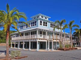 Dolphin Point Villas, hotell i Key Largo