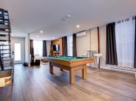 Modern Townhouse with Rooftop Deck, hotell i Montréal