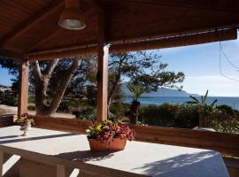 CASA CON VERANDE SUL MARE a 2 MINUTI A PIEDI DALLA SPIAGGIA, hotel perto de Grotta Mangiapane, Custonaci