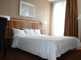 Hotel The Originals du Grand Monarque Nantes Gare, hotel v destinaci Nantes