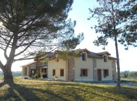 Gîtes Dans une Maison d'hôtes "Lieu Dit Cruzel", hotel v destinaci Moissac