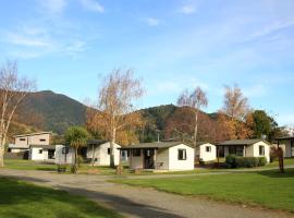 Parklands Marina Holiday Park, resort village in Picton