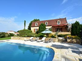 Cosy holiday home with swimming pool, hotel in Mouzens