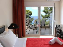 Rodon Loutra, hotel with parking in Agia Paraskevi