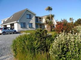 DeCourcey's Hazelbrook Farmhouse B&B, hótel í Cleggan