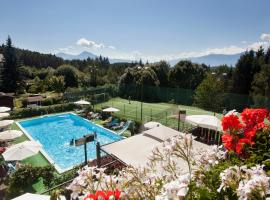 Hotel Scoiattolo, hotell med jacuzzi i Baselga di Pinè