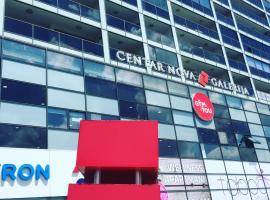 Nova Galerija Studio Ema i Apartman Anita- parking in garage