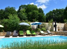 Superb Holiday Home in Busse with Swimming Pool, vila v destinácii Villefranche-du-Périgord