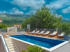 Villa Arya with heated swimming pool, roof hot tub, sauna and gym near the beach