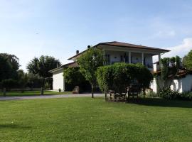 Casa Vacanze Feudi 1165، فندق مع موقف سيارات في Borgo Vodice
