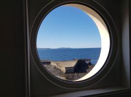 Luxury house with Sea views, hotel v destinaci Bangor