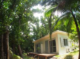 Kuganipi Beachside Inn Iriomote, khách sạn có bồn tắm nóng ở Iriomote