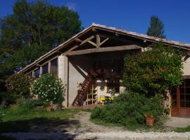 Le Grangé, hostel in Giscaro