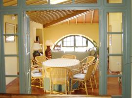 Casa Tinoco Casa Rural Categoria Superior, biệt thự đồng quê ở Fuenteheridos