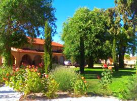 La Aldea Colorada Casa Rural, viešbutis su vietomis automobiliams mieste Mota del Marqués