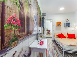 Center Rooms with terrace، فندق في رييكا