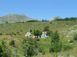 Suri, hotel con parking en Plužine