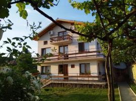 Guesthouse Argacho, hotel com piscina em Stob