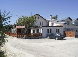 AGROTURYSTYKA POD ŚNIEŻNĄ, familiehotel in Bystrzyca Kłodzka