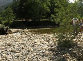 Casa Trasgu de Tornín-Cangas de Onís- Enjoy life in Asturias, מקום אירוח ביתי בTornín