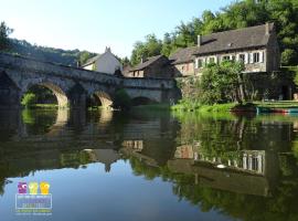 Les Trois Hiboux, bed & breakfast i Crespin