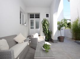 Apartments Ines, hotel em Murter