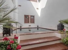 ApartaSuites Alberca Deluxe