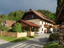 Gasthof Martinihof, casa de hóspedes em Latschach ober dem Faakersee