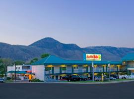 Scott's Inn & Suites, hotel cerca de Hidden Valley Mobile Park, Kamloops