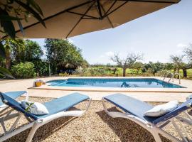 Can Cusina, Hotel in Es Llombards