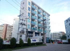 Grandblue Condominium 504, отель с бассейном в городе Ban Phlong Takhe