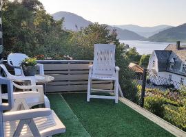 Berge & Laila's Private Apartment, ξενοδοχείο σε Førde