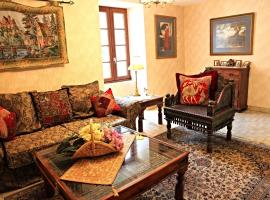 The Storyteller Apartment at Chateau Le Mur, Hotel in Carentoir