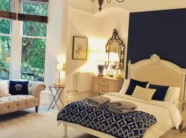 Ranmoor Serviced Apartments - The Courtyard Suite