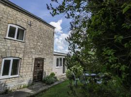 1 Westcroft Cottage, family hotel in Stonehouse