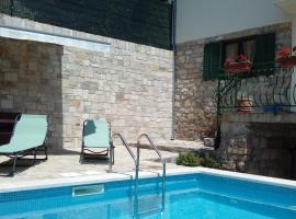 Holiday Home Ana, ξενοδοχείο με πάρκινγκ στο Σπλιτ