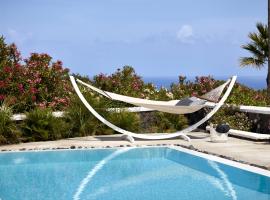 Amor Hideaway Villas, hotel ve Fiře