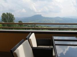 La Baita D'Oro Ristorante Residence, hotel with parking in Monteduro