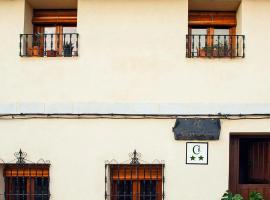 Casa rural El Corralón, viešbutis su vietomis automobiliams mieste Hinojal